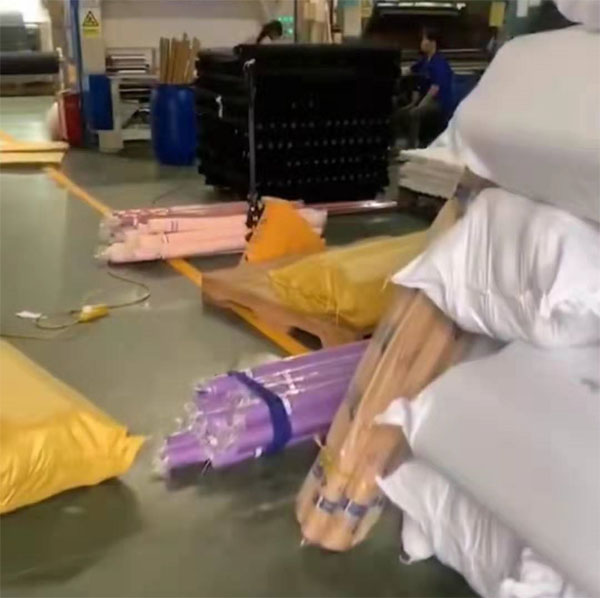 �L�d������ɫ�м��������؛